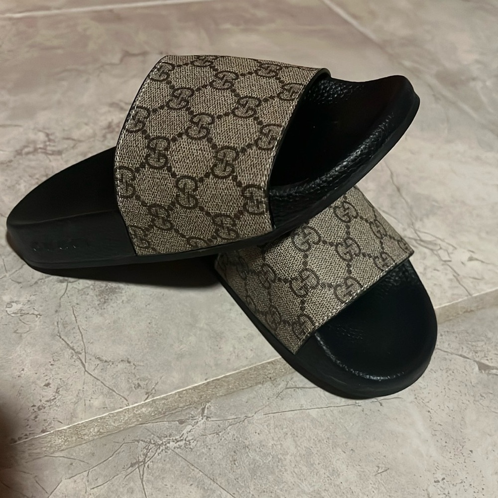 ***AUTHENTIC*** Gucci Slides